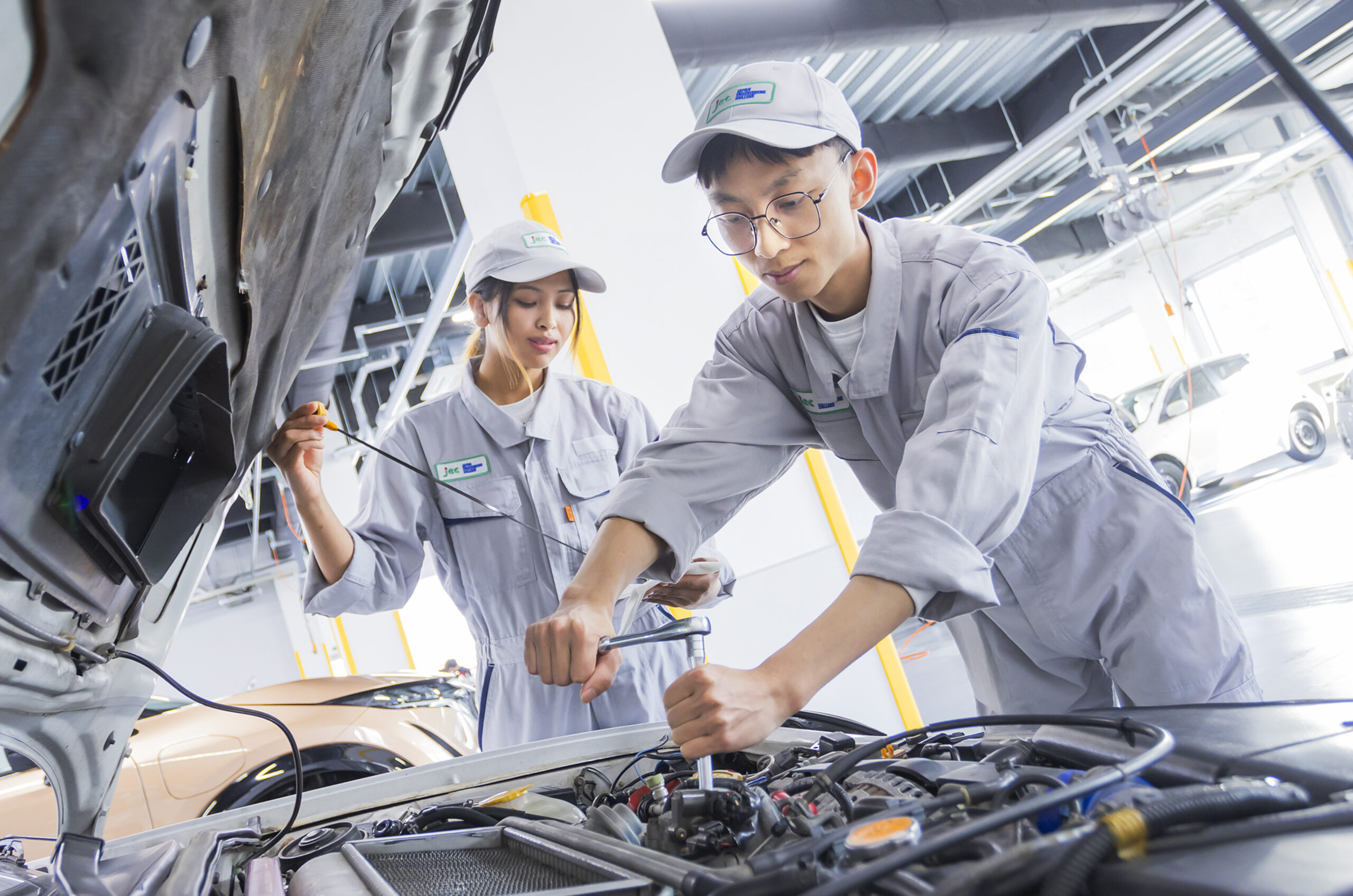 Car mechanic